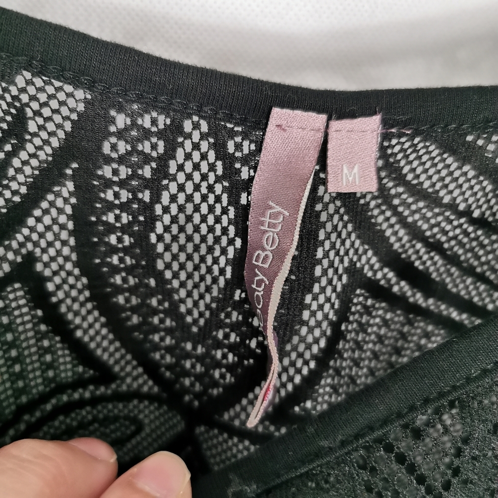SWEATY BETTY Black Top Size M 12 14 Sheer Mesh Lace Sports Gym Yoga Ladies - Picture 5 of 7